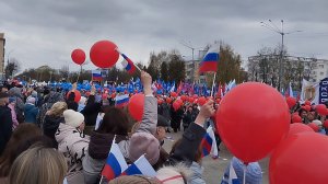 Шествие трудовых коллективов с воздушными шарами. Город Орёл, площадь Ленина, Праздник Весны и Труда