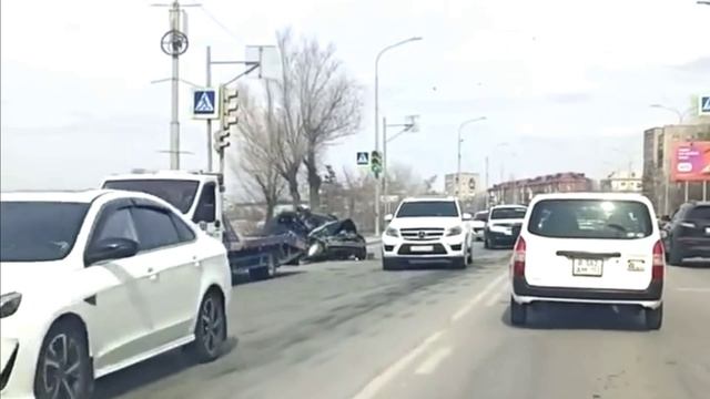Сильная авария с участием ВАЗ 2112 в Омске