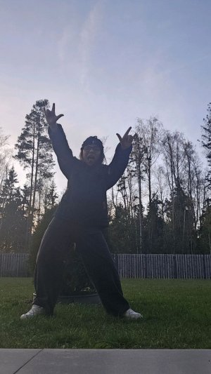 я на даче но все думают что я сплю но я не сплю
