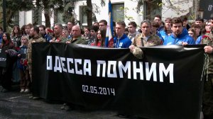 В Москве более 2 тыс. человек провели шествие в память о жертвах беспорядков 2 мая в Одессе.