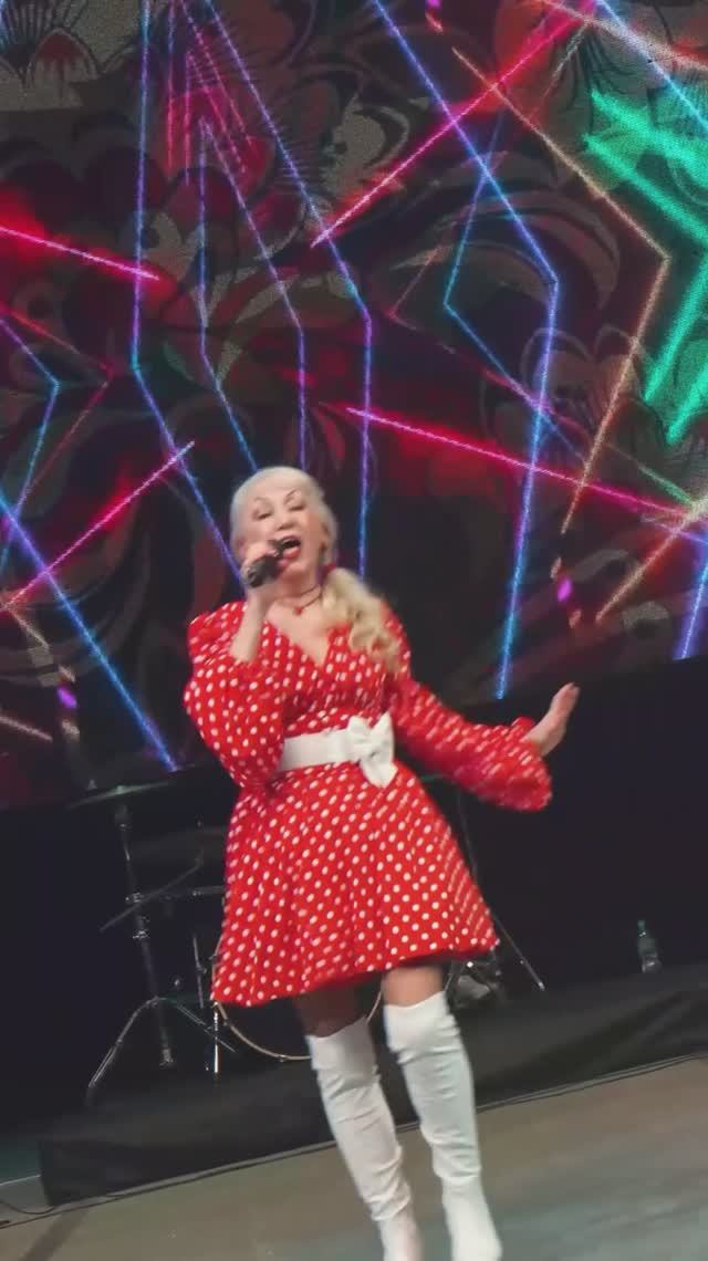 Друзья! Еще одно видео с фестиваля «Шансон над Волгой XX»: Inessa - Русский сарафан!