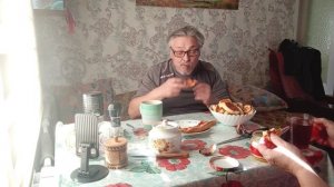 ЖИЗНЬ в ДЕРЕВНЕ: Приготовила Завтрак, пришла соседка. Обсудили комментарии