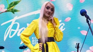 Алла Варламова и студия «Звуковая волна», «На теплоходе музыка играет»