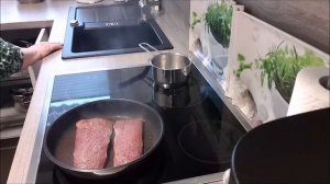 Стейки с картошкой и салатом! Домашняя еда Кухня Рецепты  #еда
