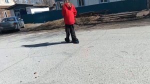 1 часть как я катаюсь с подругой на самокате