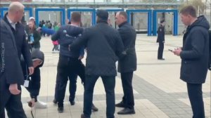 Кадры отлично подошли бы для комедии с Лесли Нильсеном