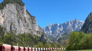 Электровозы Вектрон с грузовым поездом