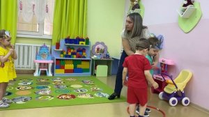 Народная игра «Ласточка и пчелки»