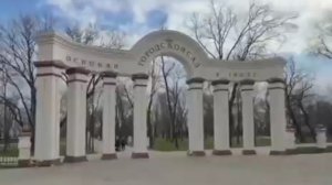 Репортаж из Мариуполя, где продолжается большая стройка для восстановления города. Многое уже восста