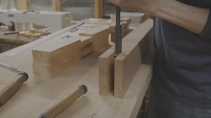 Стол из массива в фирменном японском стиле