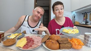 Мукбанг Вован решил ПОУМНИЧАТЬ! Обсудили НЮАНСЫ нашего ОТПУСКА! КТО с нами будет?! Семейный обед