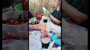Влог 1 Мая. Делаеш шашлык на саду. С Наташей приколы. Собачка открыла плавательный сезон.