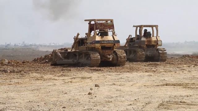 Massive 10 Wheel Dump Truck Unloading Dirt For Lake Filling Project смотреть онлайн