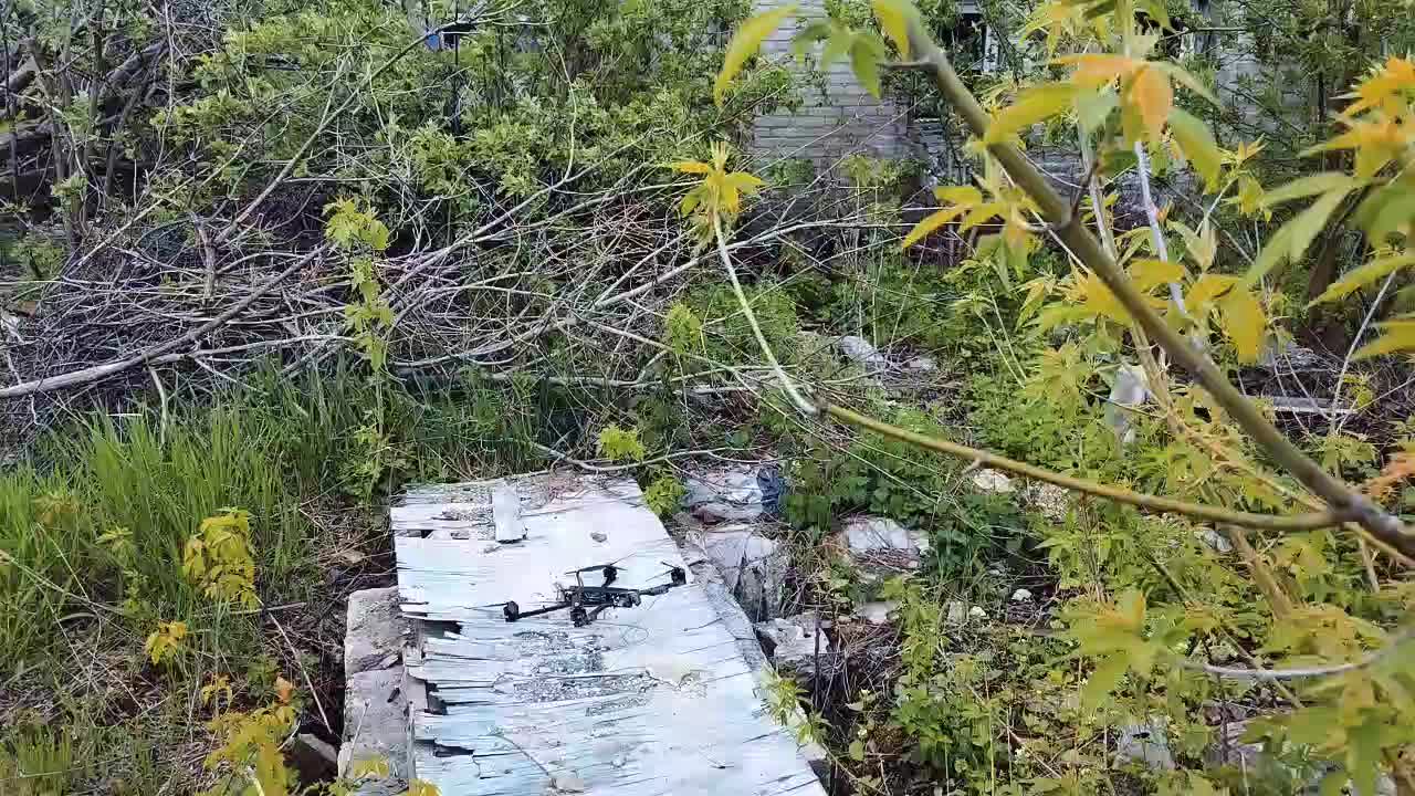 ⚡Подавленный "Куполом Донбасса" украинский FPV-дрон, которым украинские террористы пытались удари... смотреть онлайн