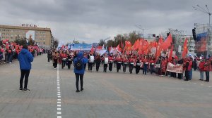 Выступление барабанщиц на праздничном шествии. Праздник Весны и Труда, Площадь Ленина, город Орёл