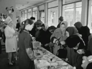 1974 год. Тюмень. Магазин «Зенит». Выставка бытовой техники и кухонных приспособлений.