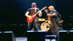 Joe Satriani  Live in Paris - I just wanna rock 2010