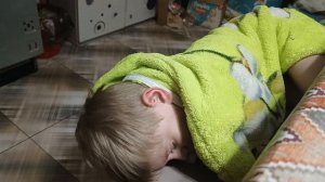 уснул за столом))))