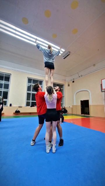 Смотри до конца, там разрыв! 🔥 #cheer #stunt #workout  #fitness #cheerleading #чирлидинг #спорт #тан