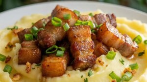 Грудинка с картошкой в духовке! Свинина с картошкой на сковороде. Мясо и гарнир в одной сковородке!