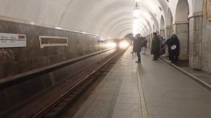 Перегонка снегоуборочной машины на станции Парк Культуры