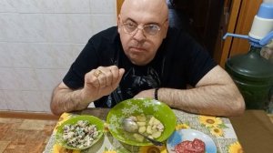 Мукбанг. Суп с фрикадельками, салат с баклажанами и дорогая колбаса. Навьи.