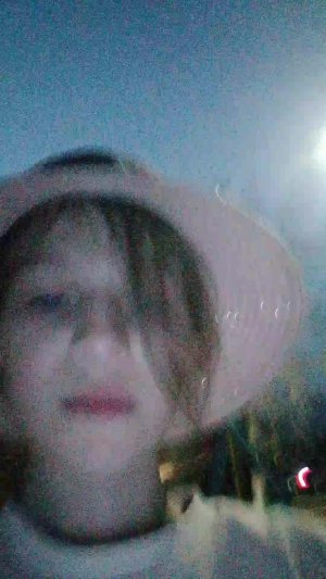 пишите что делать одни на площадке