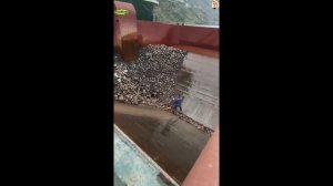 Строительство, разгрузка баржи