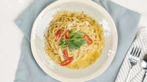 Спагетти с чесночным соусом