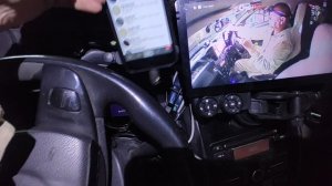 держатель для Айфона в автомобиль.