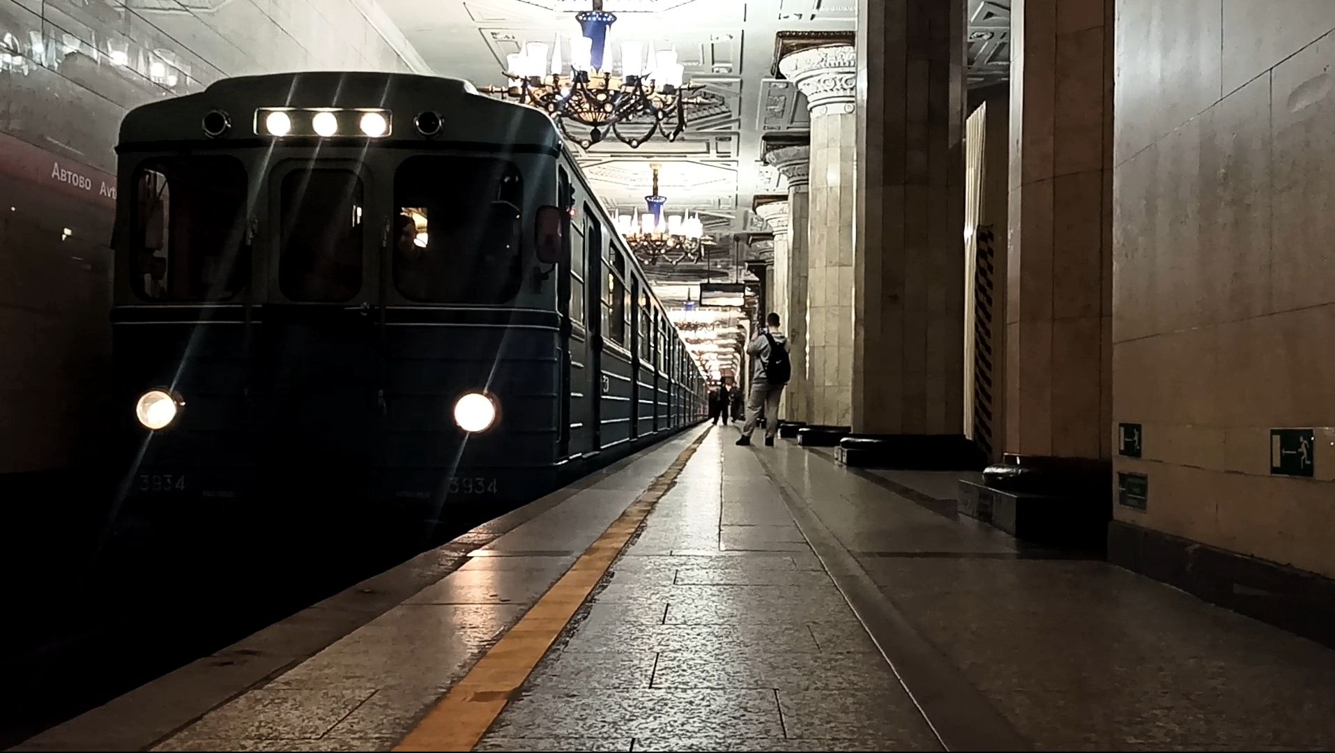 Ретро-состав на станциях Площадь Ленина 🔴 и Автово 🔴