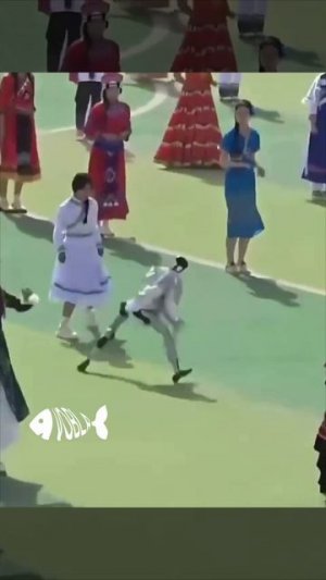 🇨🇳В Китае робот словил шизу и едва не избил танцовщиц на празднике
🤖Андроид Unitree начал…🔽