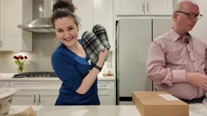 КАК ВЫЖИВАЮТ РУССКОЯЗЫЧНЫЕ НА ЗАГНИВАЮЩЕМ ЗАПАДЕ:чем меня порадовал муж || распаковка посылок