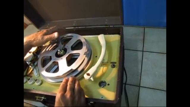 Уникальный магнитофон-проигрыватель пластинок