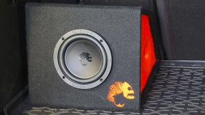 Итог установки сабвуфера Piranha 6.5A от DL-AUDIO в Лада Веста