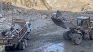 CAT 966D Loader Handling Hug Stones ! Extreme Heavy Machinery 🚌 Big Stone Loading Into Truck💪