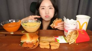 Кореянка ест макдональдс. Мукбанг. Китайцы едят на камеру. 🤤 залипательно