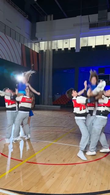Чей выброс выше? #газан #gazan #sport #dance #Cheerleadeng #чирлидинг #спорт #танцы