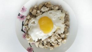 Полезная глазунья с шампиньонами