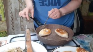 Готовлю обещанные пирожки для мужа.