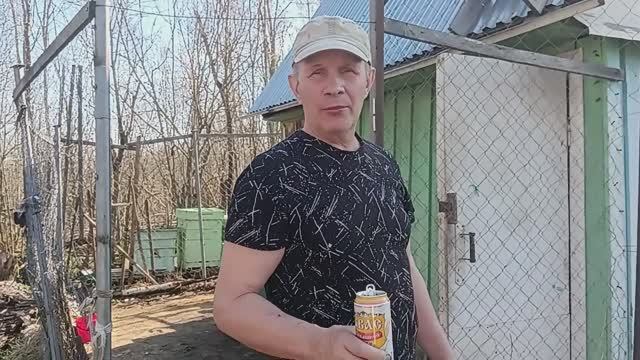 Муж подкормил пчел🍯Все расцветает..🌺.Дымарь дымит,работа идёт..