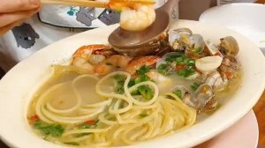 Мукбанг. Корейцы едят на камеру. 🍜 много еды