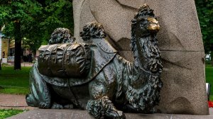 Памятники в Санкт-Петербурге защищают от неосознанного вандализма