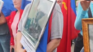 «Катюшу» поют в центре Франкфурта-на-Майне во время шествия «Бессмертного полка». 

Акция ...