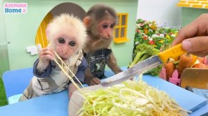 BiBi harvests vegetables to make mixed noodles for baby monkeys Obi