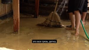 11ч.После 7 дней наводнения: генеральный директор Три помогает матери-одиночке отремонтировать дом.