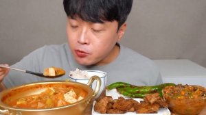 Кореец ест свиные ребрышки, Оманди, Мисо, Кимчи. Мукбанг. Китайцы едят на камеру. 🤤 залипательно