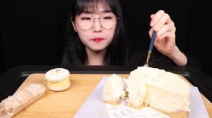 Кореянка ест чизкейк. Мукбанг. Китайцы едят на камеру. 🍣 большой сет