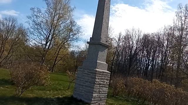 Парк Александрия. Обелиск  строителям Петергофа.