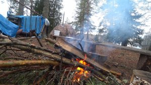 ДОЖДЬ, ВЕТЕР, А У НАС В ПАЛАТКЕ ПРАЗДНИК! ПОЙМАЛИ РЫБКУ, ЖАРИМ И КОПТИМ \ МУЖИКИ ОТДЫХАЮТ НА СЕВЕРЕ!